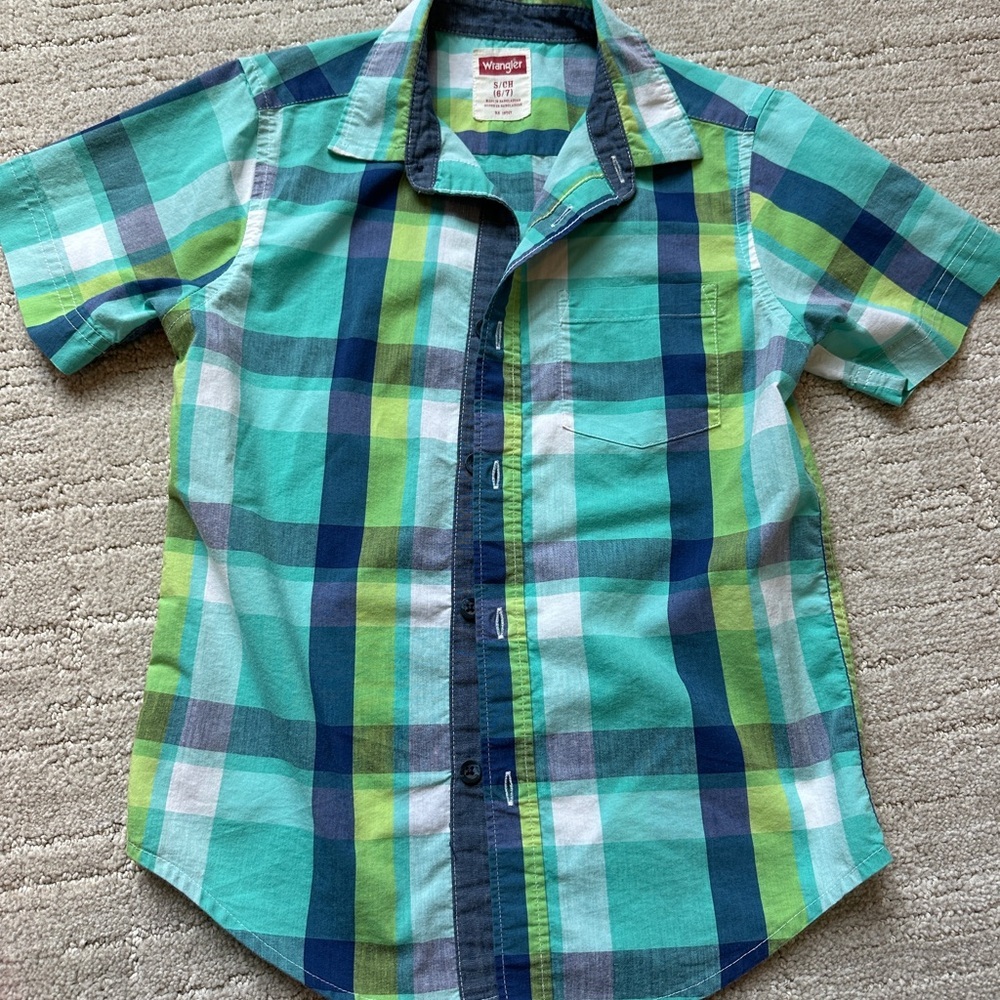 Nice short sleeve button up.